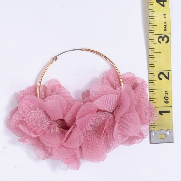 Gold tone boho Hoop Earrings Pink Flower Petals lightweight feminine 💖2/$30 - Picture 9 of 11